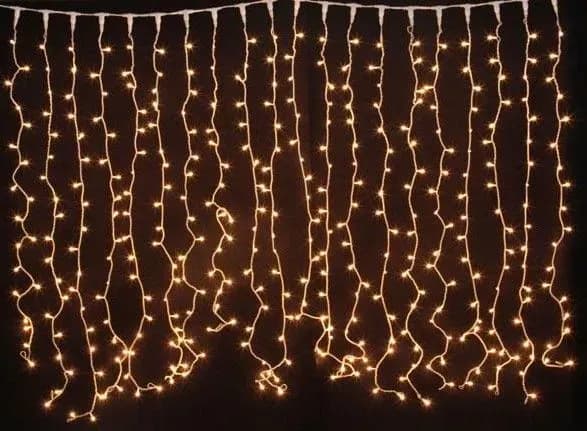 u-chornomorsku-z-golovnoyi-yalinki-mista-vikrali-girlyandu