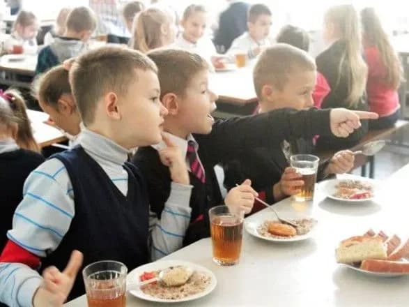 kharchuvannya-ditey-kontroleri-povtorno-pereviryat-yidalni-stolichnikh-shkil