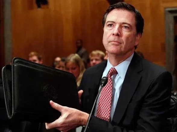 eks-direktor-fbr-zayaviv-scho-tramp-breshe-pro-byuro