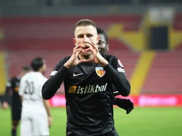 ukrayinskiy-napadnik-kravets-oformiv-dubl-u-kubku-turechchini