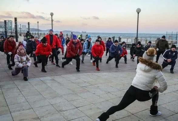 u-rosiyi-gubernator-zobovyazav-chinovnikiv-robiti-z-nim-zaryadku