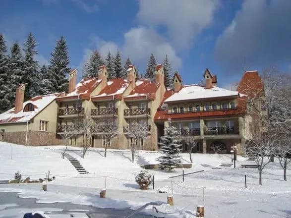 u-sanatoriyi-znayshli-skhovanku-iz-vkradenim-chornim-zolotom