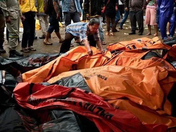 tsunami-v-indoneziyi-ukrayintsiv-sered-postrazhdalikh-nemaye