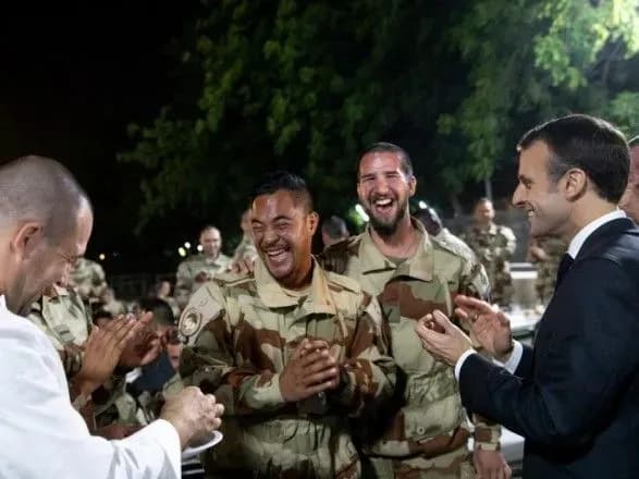 makron-vistupiv-zi-zvernennyam-do-viyskovosluzhbovtsiv-krayini