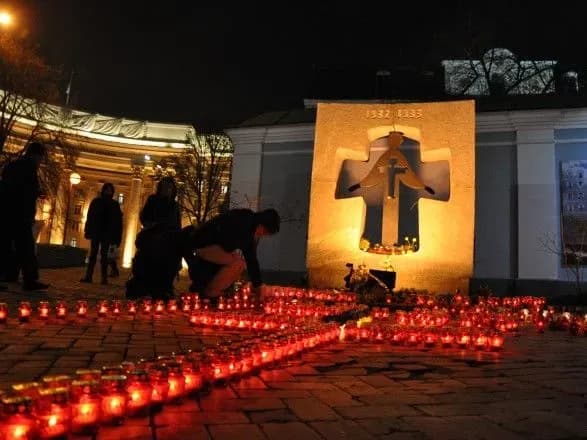 v-izrayili-v-pamyat-pro-zhertv-golodomoru-vlashtuvali-aktsiyu