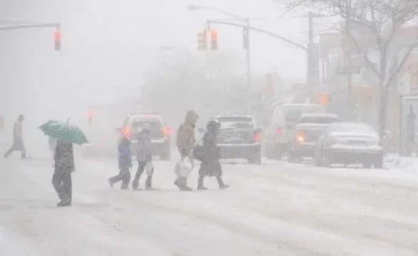 tsiklon-prinese-v-ukrayinu-khurtovini-i-silni-vitri