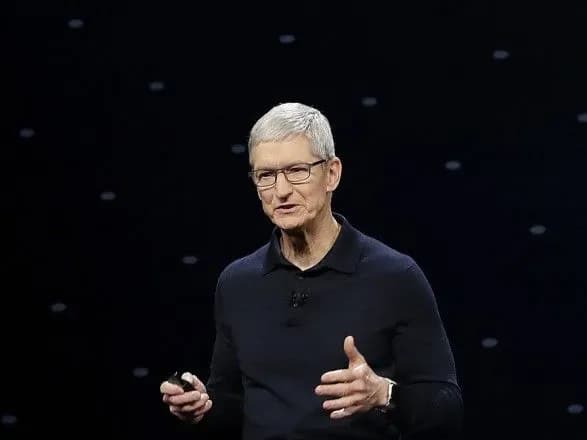 apple-poskarzhilasya-na-padinnya-prognozu-viruchki-cherez-superechki-ssha-ta-kitayu