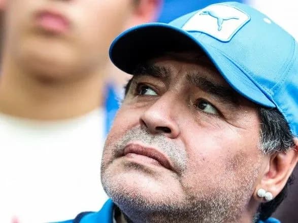 maradonu-gospitalizuvali-z-krovotecheyu-v-shlunku