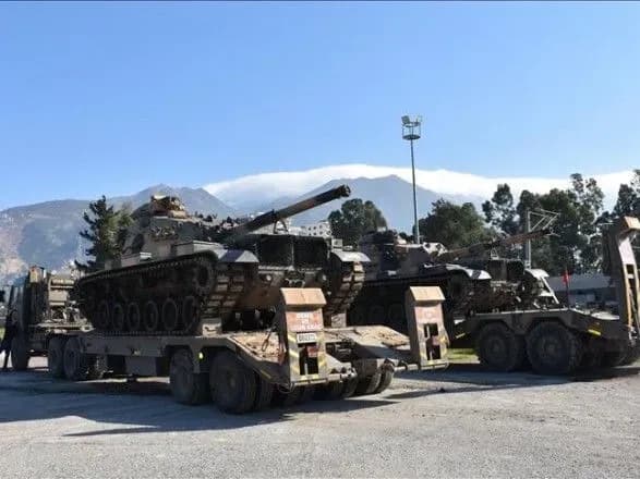 turechchina-styaguye-bronetekhniku-na-kordon-z-siriyeyu-1