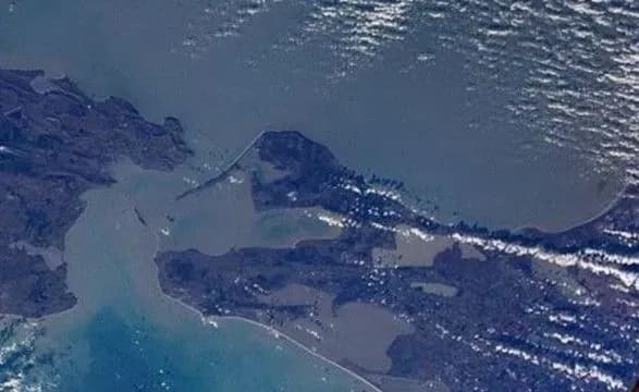 zmi-rf-pislya-shtormu-vidnovila-rukh-suden-u-kerchenskiy-prototsi