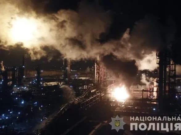 politsiya-vzyalasya-za-rozsliduvannya-pozhezhi-na-khimzavodi-u-kalushi
