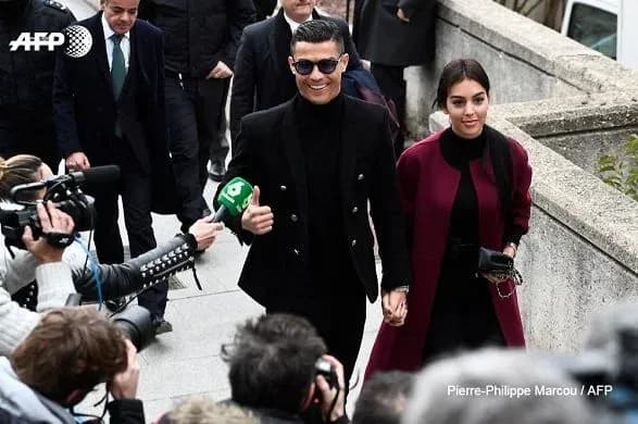 ronaldu-z-podrugoyu-priyikhav-v-sud-u-spravi-pro-nesplatu-podatkiv