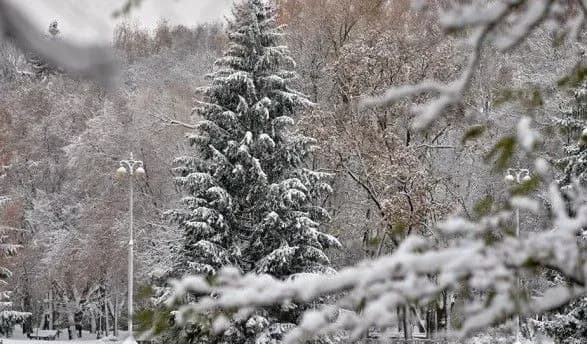 sogodni-u-kiyevi-bez-opadiv-na-dorogakh-mistsyami-ozheleditsya