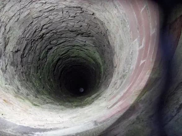 v-ispaniyi-prodovzhuyut-poshuki-khlopchika-u-100-metrovomu-kolodyazi