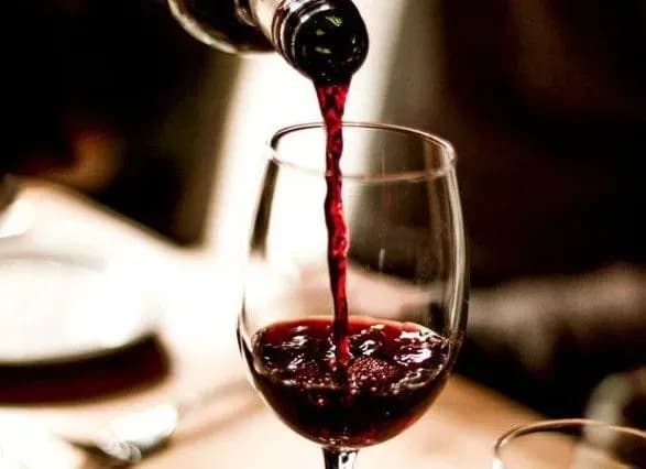 populyarnist-vinnikh-auktsioniv-strimko-zrostaye