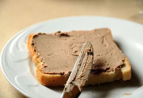 meshkanets-ivano-frankivschini-zakhvoriv-na-botulizm-cherez-domashniy-pashtet