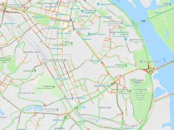 kiyiv-stoyit-u-zatorakh-3