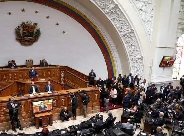 venesuela-povidomila-pro-sprobu-vivezti-v-rosiyu-20-tonn-zolota