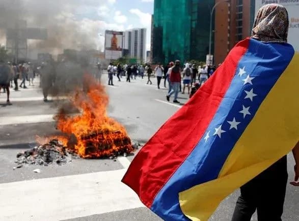 sche-trokh-zhurnalistiv-zatrimali-v-venesueli-efe