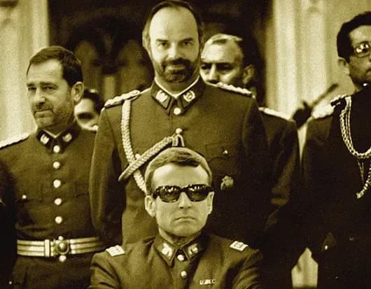 vid-google-vimagayut-vidaliti-zobrazhennya-makrona-v-obrazi-pinocheta