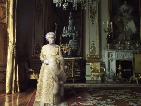 britansku-korolevu-evakuyuyut-z-londona-v-razi-masovikh-zavorushen-cherez-brexit