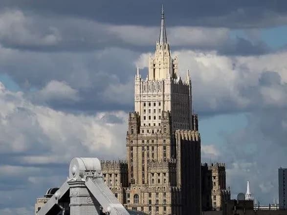 pislya-vislovlyuvan-makrona-pro-zmi-rf-mzs-rosiyi-napravilo-notu-v-posolstvo-frantsiyi