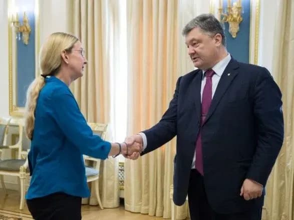 poroshenko-zayaviv-pro-povnu-pidtrimku-suprun