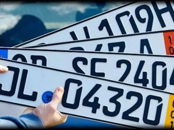 mitnik-vimagav-z-pidpriyemtsya-khabar-za-rozmitnennya-dvokh-yevroblyakh