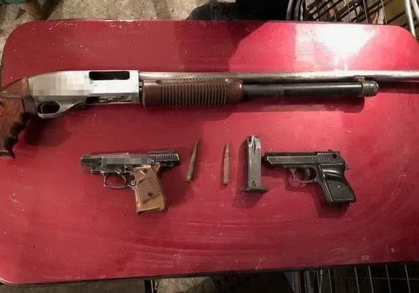 meshkantsyu-krivogo-rogu-nadsilali-zbroyu-z-zoni-oos-dlya-rozborok