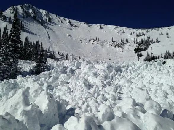 u-karpatakh-znachna-snigolavinna-nebezpeka