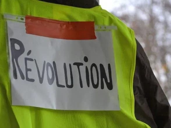 zhovti-zhileti-zvernulisya-do-prikhilnikiv-pered-14-y-khvileyu-manifestatsiy-u-frantsiyi