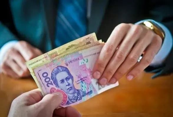 inozemtsya-suditimut-za-vimagannya-30-tis-dol-u-svogo-eks-advokata