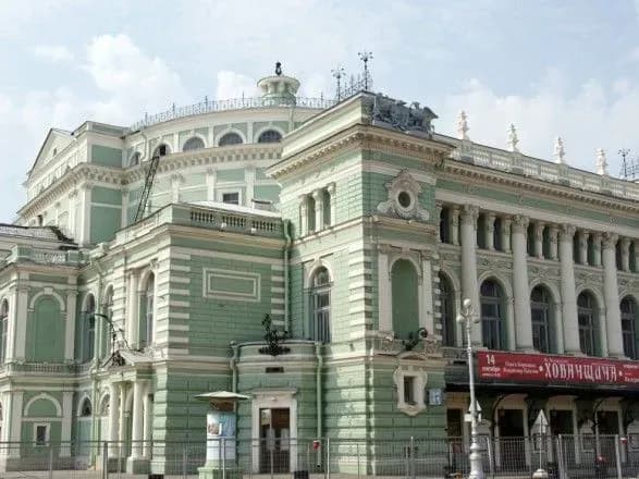 v-peterburzi-evakuyuvali-teatr-cherez-povidomlennya-pro-bombu