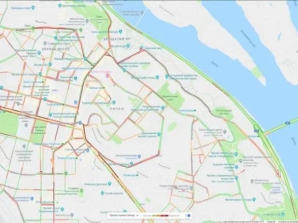 kiyiv-stoyit-u-zatorakh-8