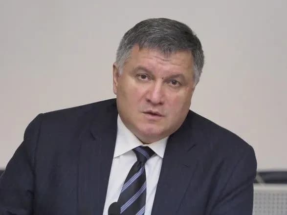 avakov-rozpoviv-yak-karatimut-za-vidachu-byuletenya-na-vidsutnogo-gromadyanina