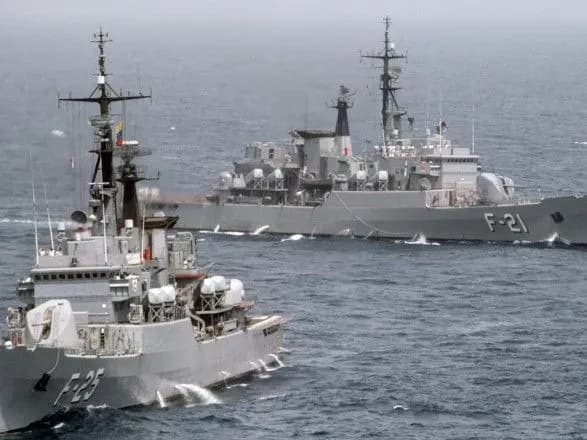 vms-venesueli-zatrimali-korabel-z-gumdopomogoyu-zhurnalistka