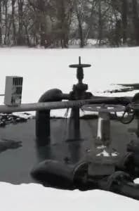 na-sumschini-cholovik-pid-chas-kradizhki-nafti-poshkodiv-magistralniy-naftoprovid