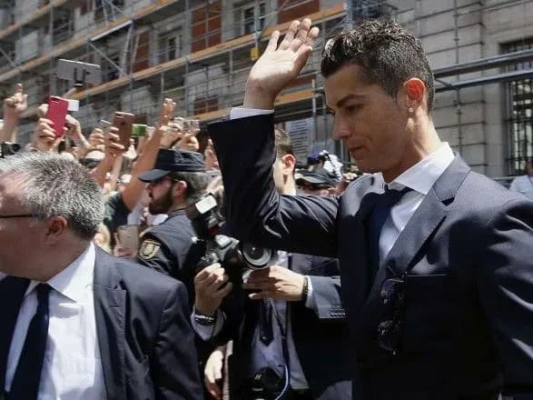 ronaldu-ne-pozbavlyat-derzhnagorod-nezvazhayuchi-na-nesplatu-podatkiv