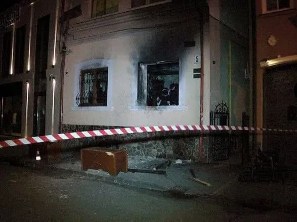 ofis-ugortsiv-v-uzhgorodi-pidpalili-schob-znischiti-mayno