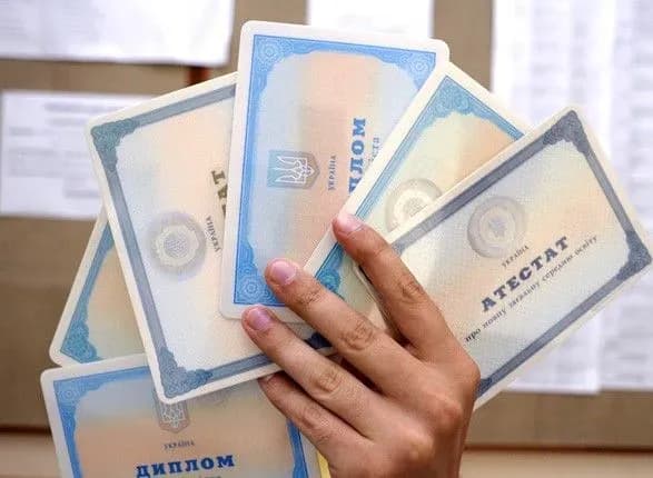 v-ukrayini-atestat-pro-zdobuttya-serednoyi-osviti-zaminili-na-svidotstvo