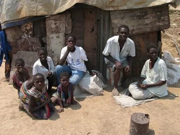 u-2019-rotsi-v-zimbabve-ponad-7-mln-lyudey-strazhdatimut-vid-nestachi-produktiv