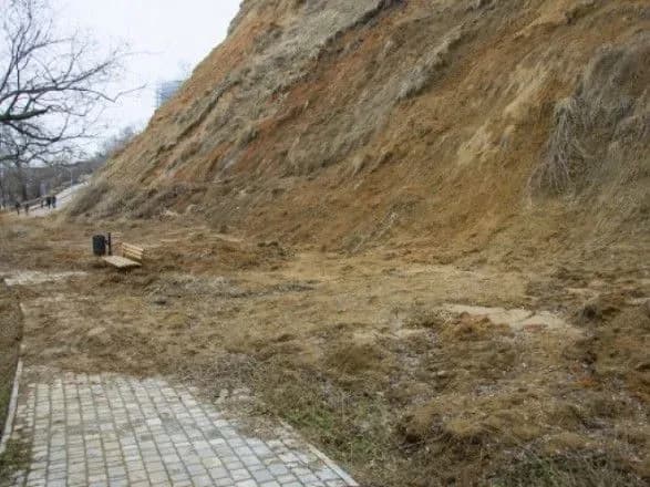 cherez-zsuvi-ta-poveni-v-indoneziyi-zaginuli-4-lyudini