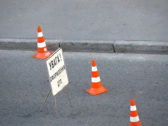 na-zhitomirschini-dvoye-pishokhodiv-zaginuli-pid-kolesami-avto