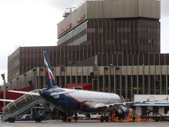 spivrobitnik-posolstva-ssha-namagavsya-provezti-cherez-rosiyskiy-aeroport-minu