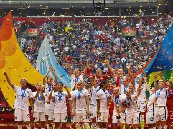 futbolistki-zbirnoyi-ssha-podali-do-sudu-na-federatsiyu-vimagayut-rivnikh-umov-z-cholovikami