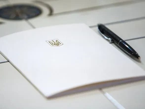 deputati-prosyat-radu-rozglyanuti-doopratsovaniy-aptechniy-zakonoproekt