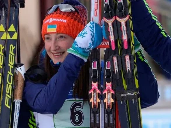 biatlonistka-abramova-triumfuvala-u-sprinti-etapu-kubku-ibu