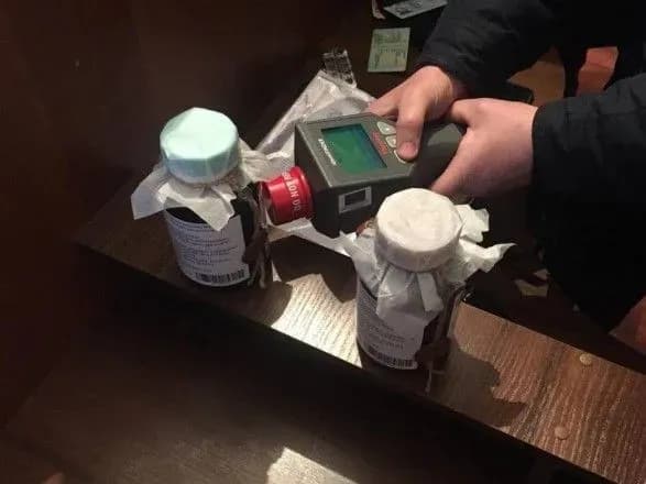 u-kiyevi-grupa-osib-namagalas-zbuti-chervonu-rtut-za-chvert-milyona-yevro