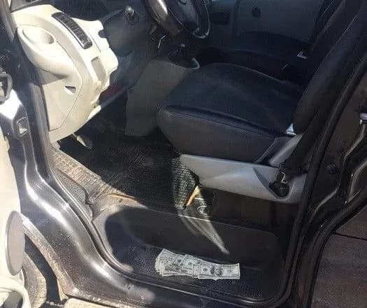 posadovtsya-odnogo-z-servisnikh-tsentriv-mvs-zatrimali-na-khabari