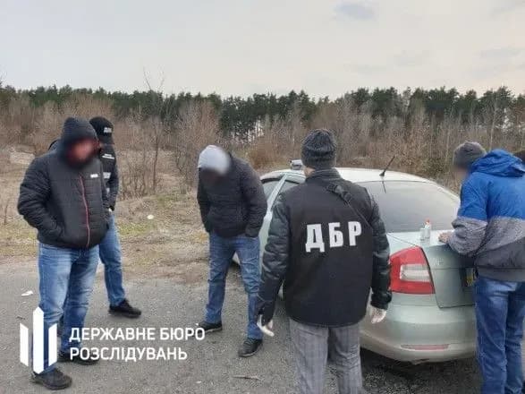 dbr-spiymalo-politseyskikh-na-khabari-za-znischennya-dokaziv